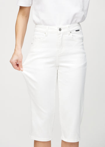 The model stretches the capris at the thigh to show the stretch.