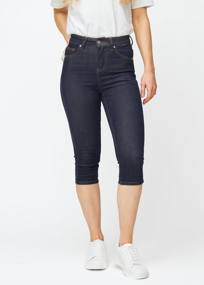 Deep dark blue denim capris for women in the colour Midnights with a skinny fit, fitting closely from the hips to below the knee, seen from the front.