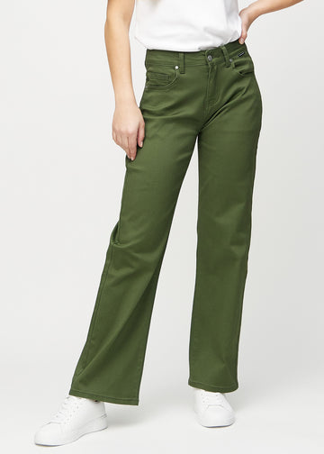 Dark green loose jeans, model name Renewals, which are loose-fitting with plenty of width in the legs, seen from the front.