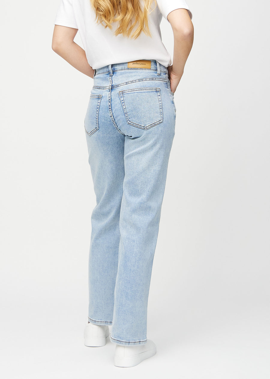 Loose jeans for women in light blue, color Waves. Back view on a model, showing the overall relaxed fit.