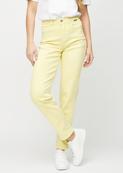 Regular jeans for women in light yellow, color Lemonades. Front view on a model, showing the classic straight-leg fit.