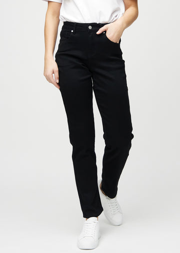 Regular jeans for women in black, color Ravens. Front view on a model, showing the classic straight-leg fit.