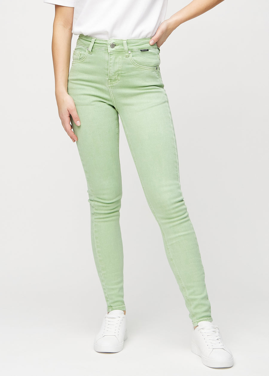 Light green skinny jeans, model name Mints, which fit closely to the leg, seen from the front.