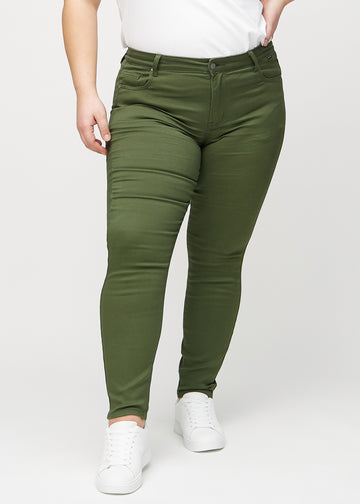 Skinny jeans for women in dark green, color Renewals. Front view on a plus-size model, showing the close fit through the legs.