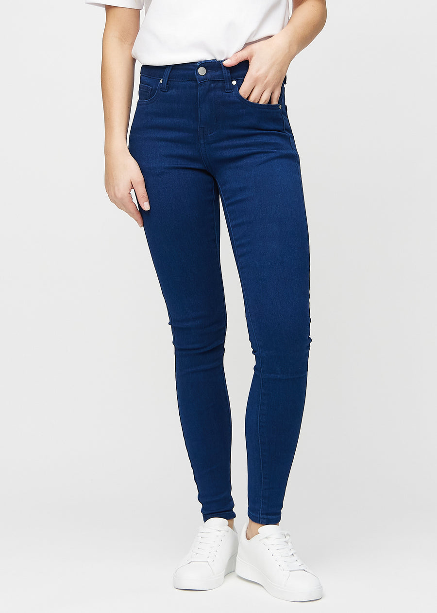 Skinny jeans for women in dark blue, color Royals. Front view on a model, showing the close fit through the legs.