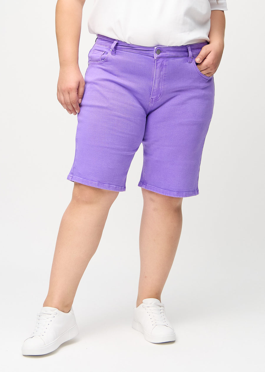 Purple regular middle shorts, model name Lavenders, which go straight down the leg and end just above the knee on a plus-size model, seen from the front.
