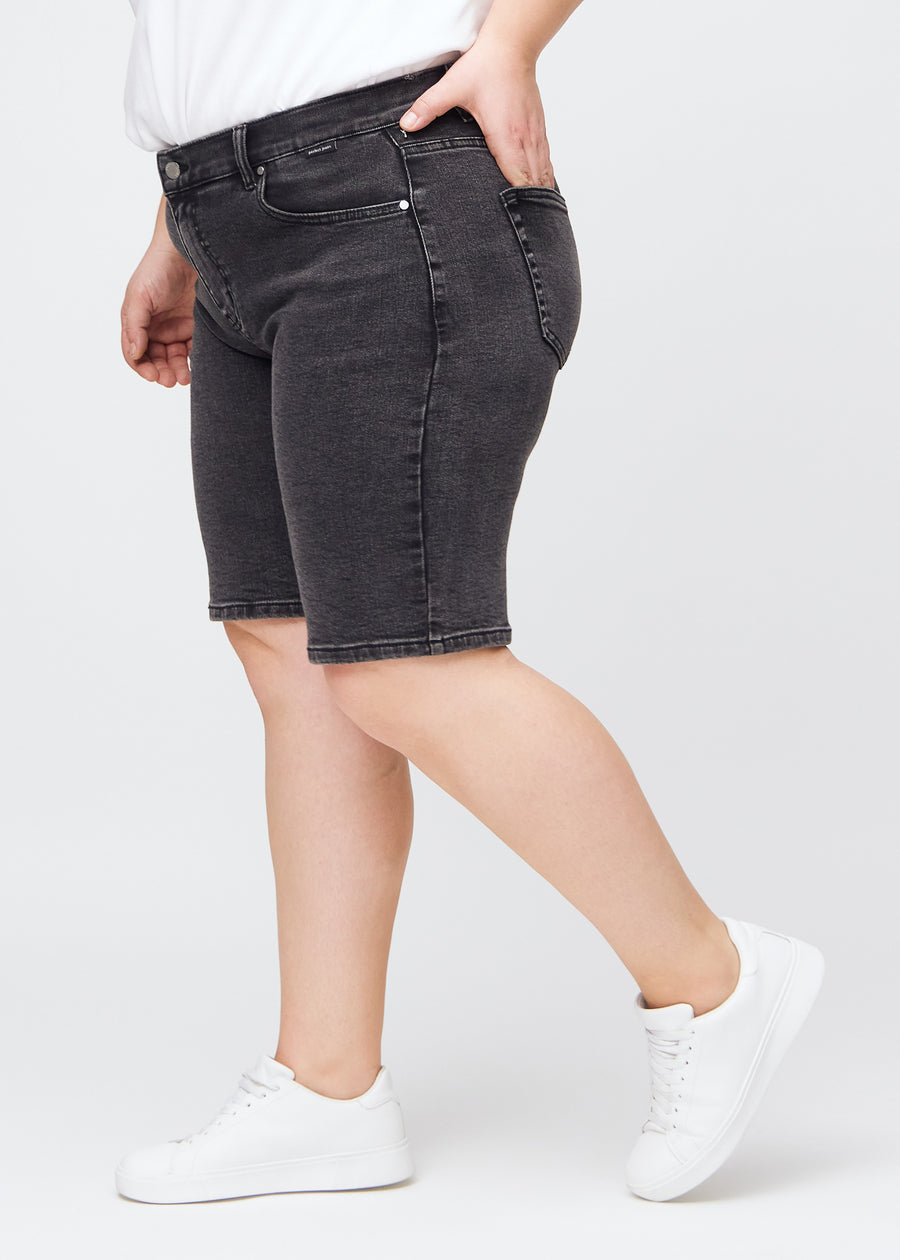 Dark grey denim regular middle shorts seen from the side on a plus-size model.