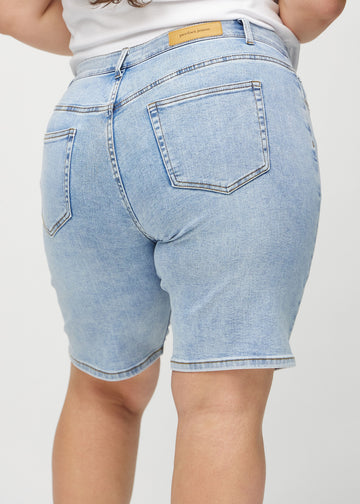Light denim regular middle shorts seen from the back close up on a plus-size model to show details.