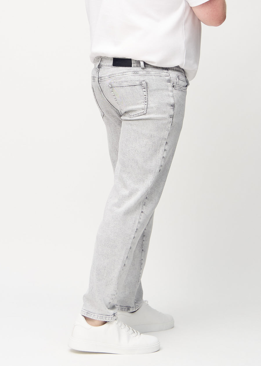 Light grey denim regular jeans seen from the back on a plus-size model, so the entire product can be seen.