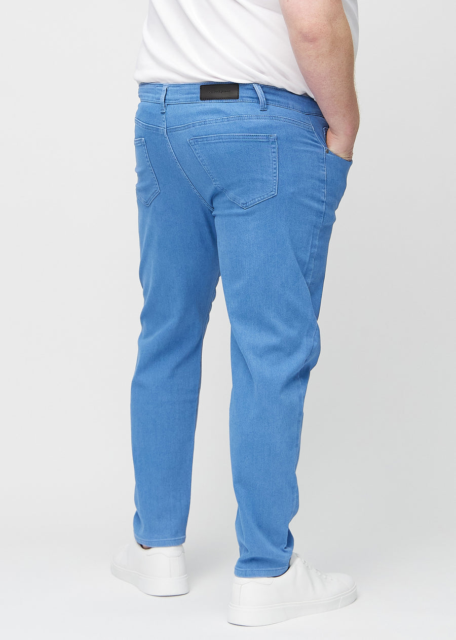 Blue regular jeans seen from the back on a plus-size model, so the full product can be seen.