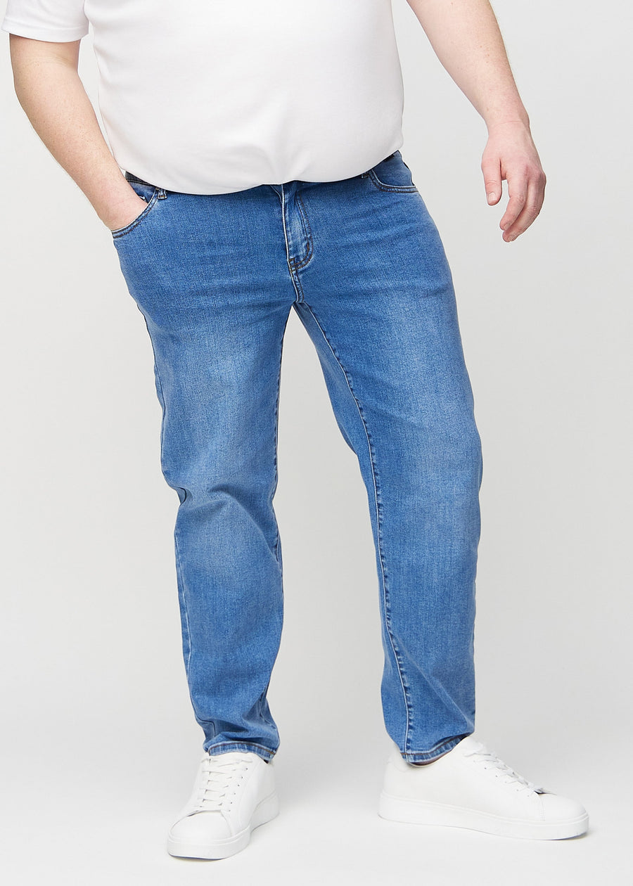 Denim regular jeans, model name Rivers, which runs straight down the leg on a plus-size model, seen from the front.