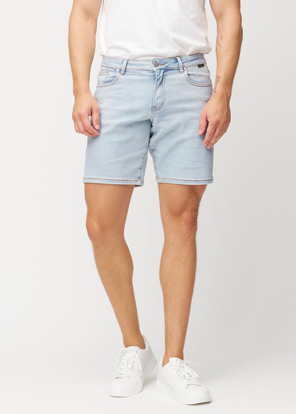 Light blue denim shorts for men in the colour Waves with a regular fit, sitting naturally at the hips and providing room around the thighs, seen from the front.
