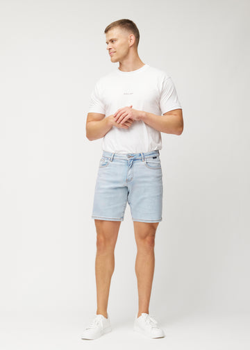 Full image of a model in light blue denim shorts for men in the colour Waves with a regular fit.