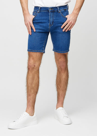 Dark denim middle-slim shorts, which fit straight along the thigh and end just above the knee, seen from the front.