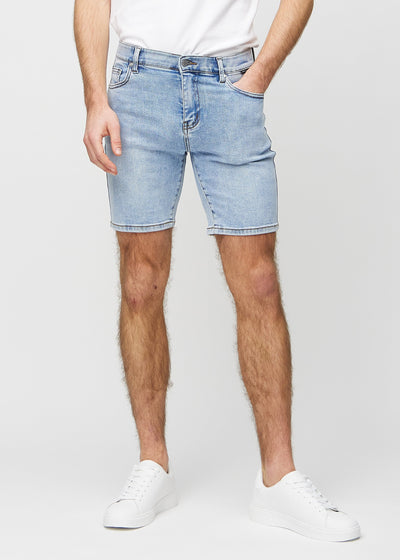 Light denim middle-slim shorts, which fit straight along the thigh and end just above the knee, seen from the front.